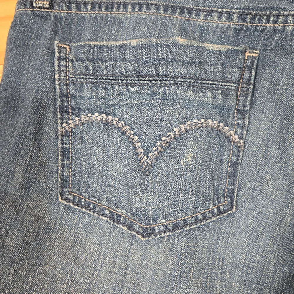 Levis Genuinely Crafted Womens Sz 11 Mid Rise Jean Shorts Raw Hem Denim Summer - Picture 6 of 11